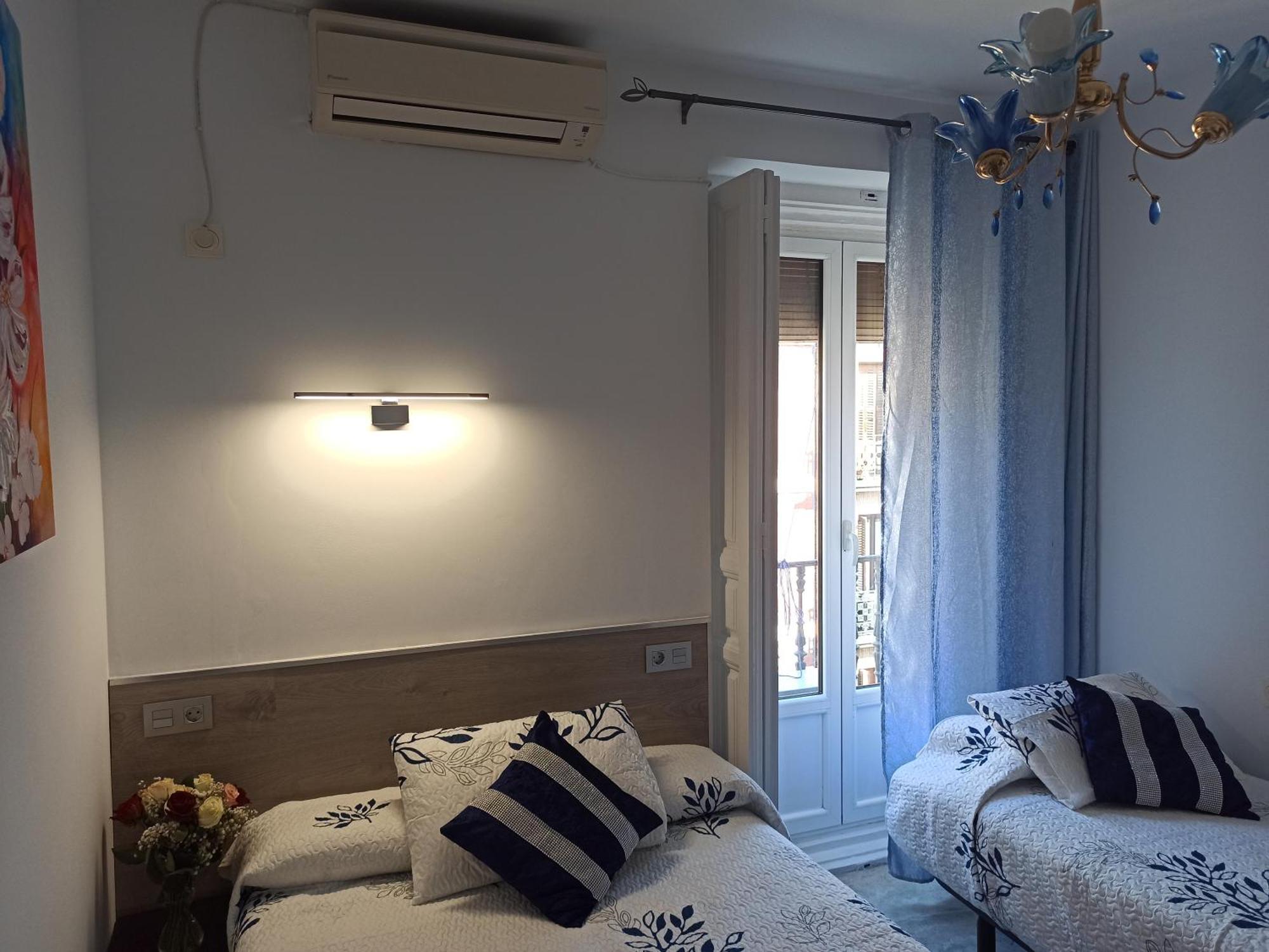 מדריד Hostal Huespedes Toledo מראה חיצוני תמונה