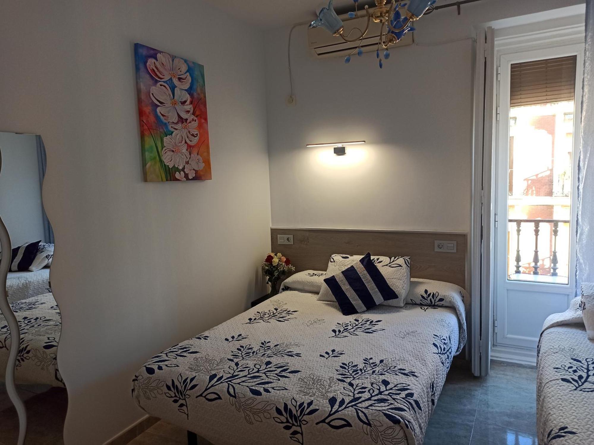 מדריד Hostal Huespedes Toledo מראה חיצוני תמונה
