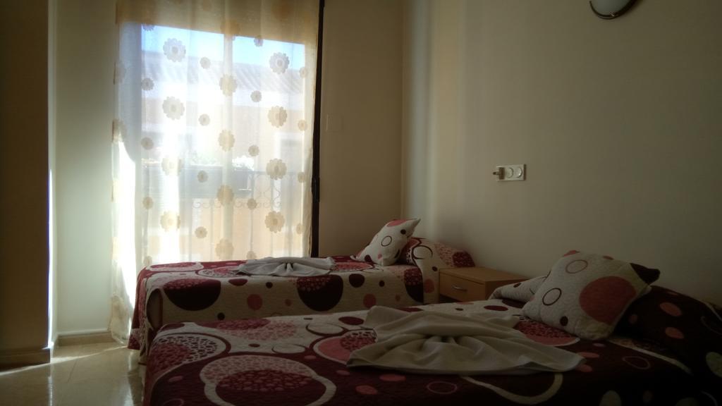 מדריד Hostal Huespedes Toledo מראה חיצוני תמונה